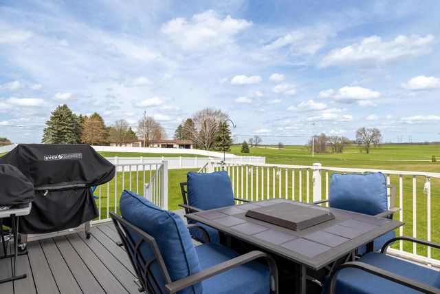 672 Lambert DRIVE, Slinger, WI 53086