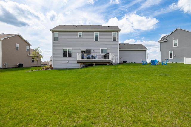 672 Lambert DRIVE, Slinger, WI 53086