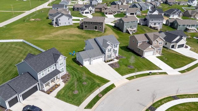 672 Lambert DRIVE, Slinger, WI 53086