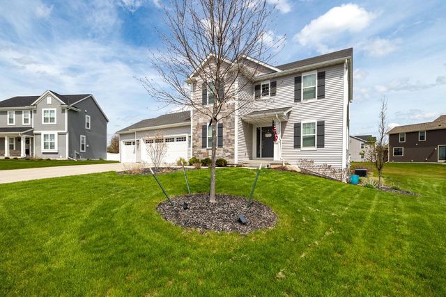 672 Lambert DRIVE, Slinger, WI 53086