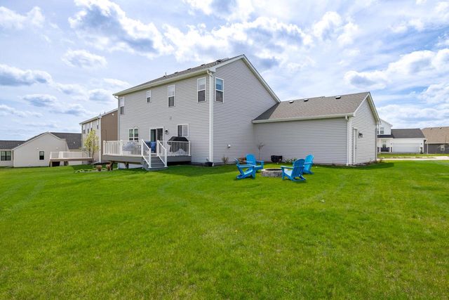 672 Lambert DRIVE, Slinger, WI 53086