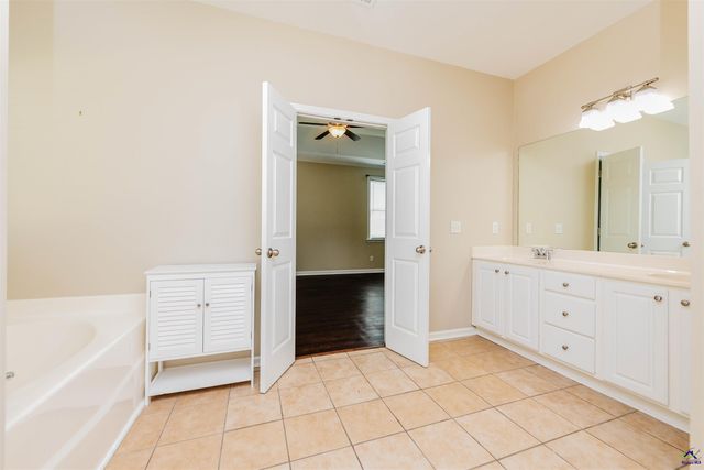 202 Stafford Beach Drive, Byron, GA 31008