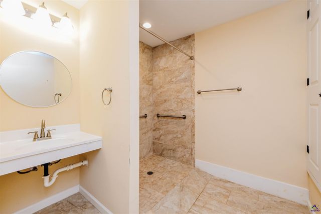 202 Stafford Beach Drive, Byron, GA 31008