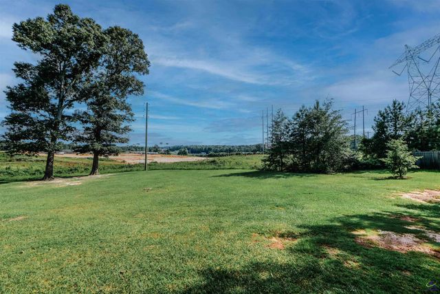 202 Stafford Beach Drive, Byron, GA 31008