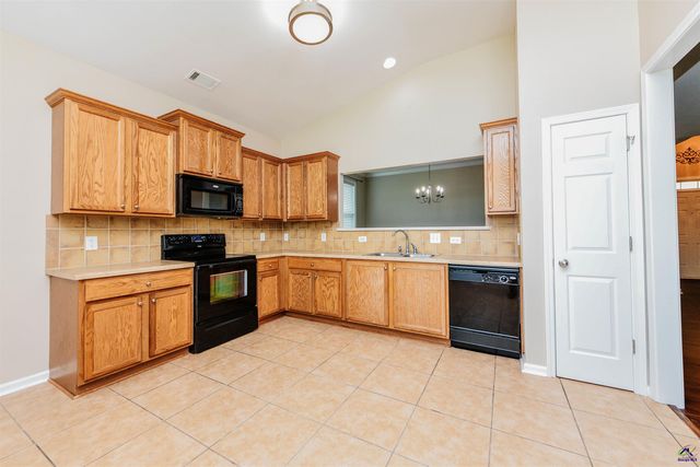 202 Stafford Beach Drive, Byron, GA 31008