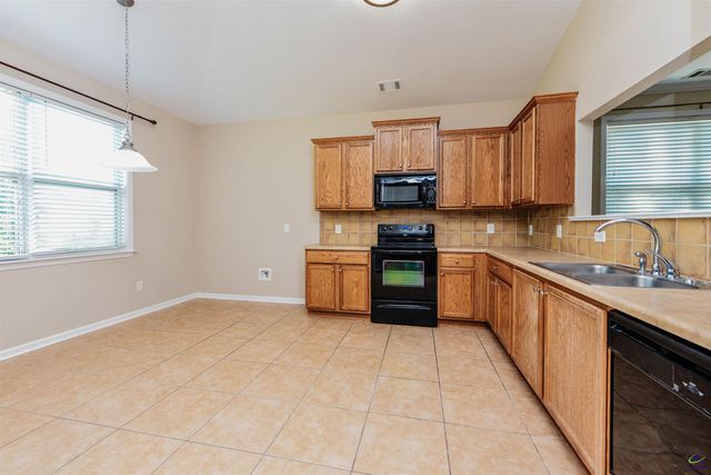 202 Stafford Beach Drive, Byron, GA 31008
