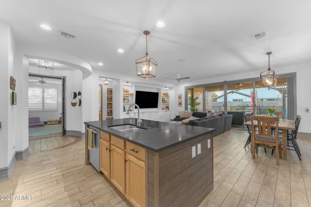 20282 E ARROWHEAD Trail, Queen Creek, AZ 85142