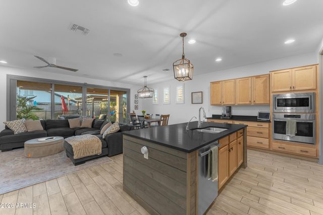 20282 E ARROWHEAD Trail, Queen Creek, AZ 85142