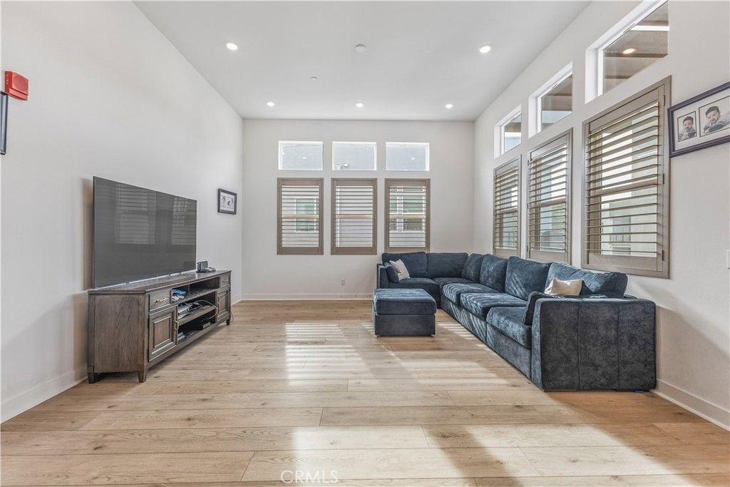 Image 3 of property listing at 27227 Diamond Peak Lane 302, Valencia, CA 91381