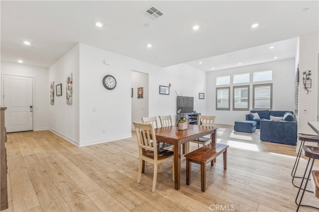 Image 4 of property listing at 27227 Diamond Peak Lane 302, Valencia, CA 91381