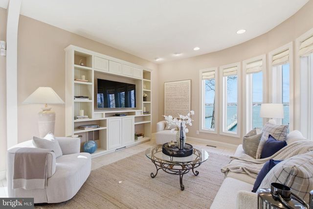 922 OLD COUNTY RD, Severna Park, MD 21146