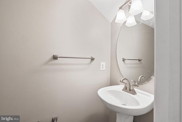 21565 CENTER POINT CIR, Ashburn, VA 20147