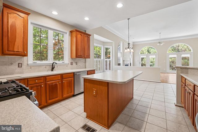21565 CENTER POINT CIR, Ashburn, VA 20147