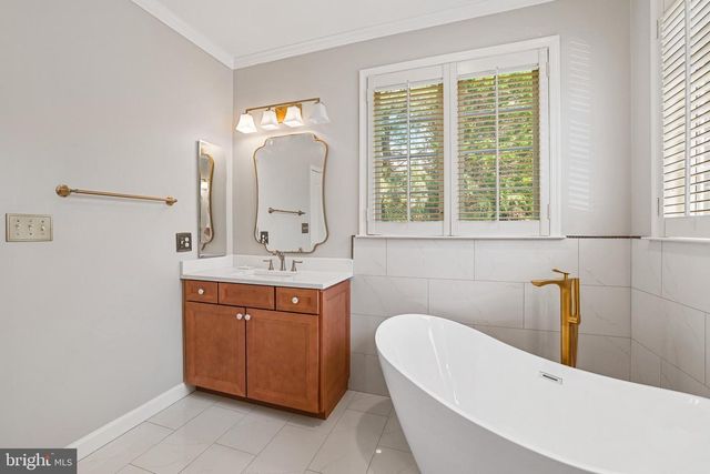 21565 CENTER POINT CIR, Ashburn, VA 20147