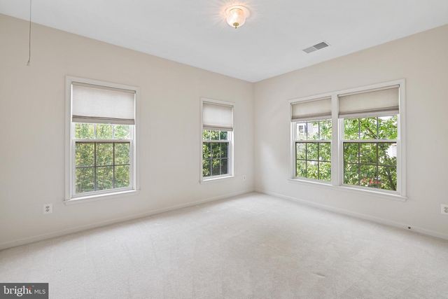 21565 CENTER POINT CIR, Ashburn, VA 20147