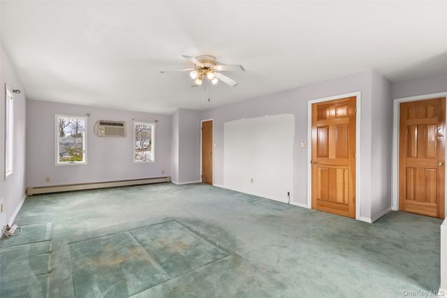 69 Amsterdam Road, Smithtown, NY 11787