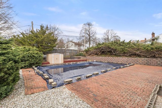 69 Amsterdam Road, Smithtown, NY 11787