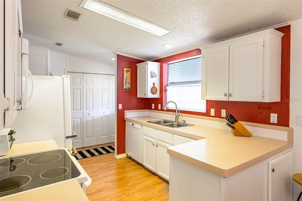 Image 12 of property listing at 5707 45TH STREET E 222, Bradenton, FL 34203