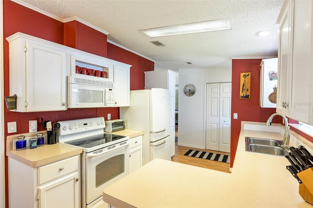 Image 13 of property listing at 5707 45TH STREET E 222, Bradenton, FL 34203
