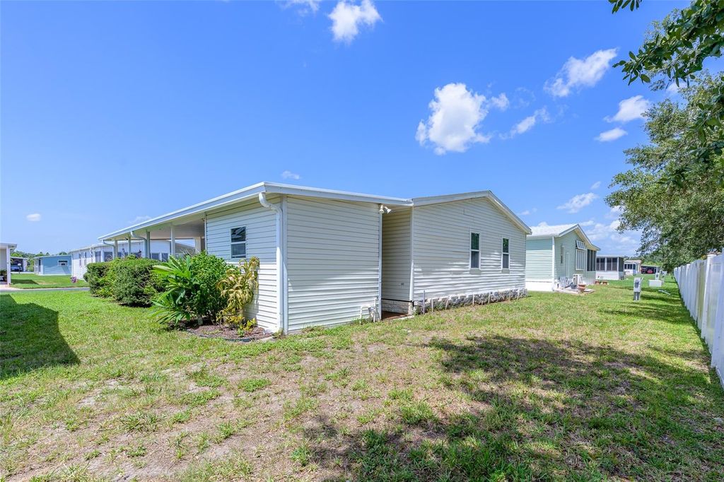 Image 4 of property listing at 5707 45TH STREET E 222, Bradenton, FL 34203