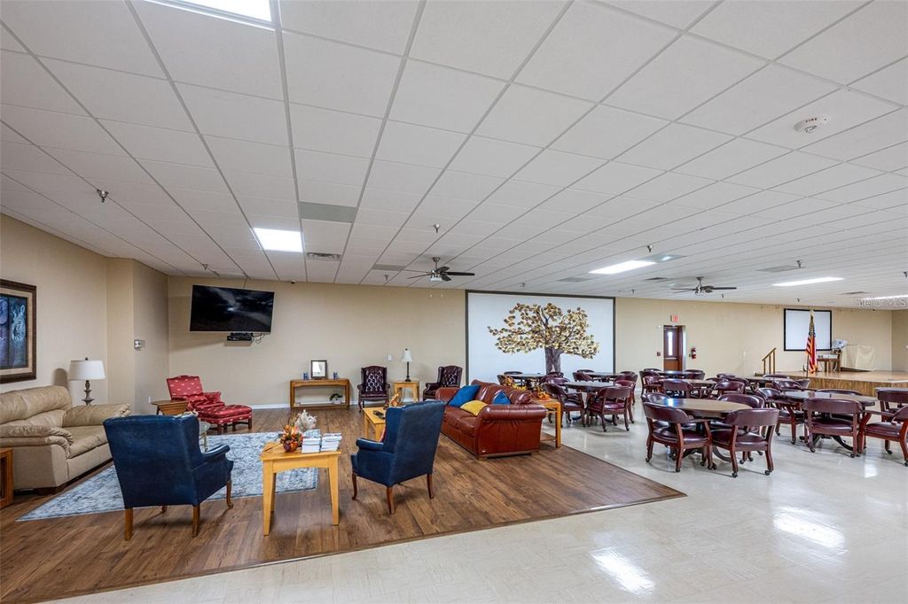 Image 34 of property listing at 5707 45TH STREET E 222, Bradenton, FL 34203