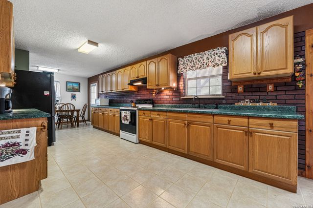 6360 Fm 1104, Kingsbury, TX 78638