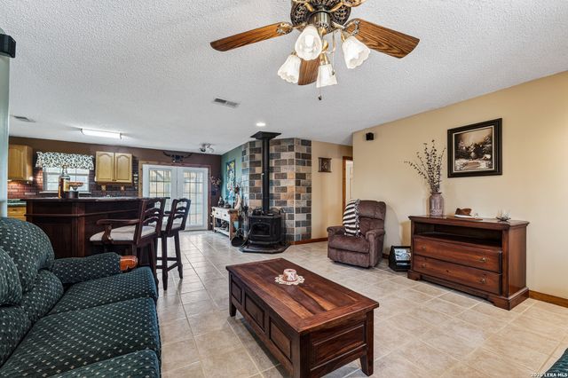 6360 Fm 1104, Kingsbury, TX 78638