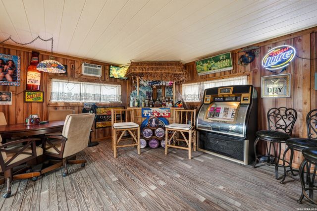 6360 Fm 1104, Kingsbury, TX 78638