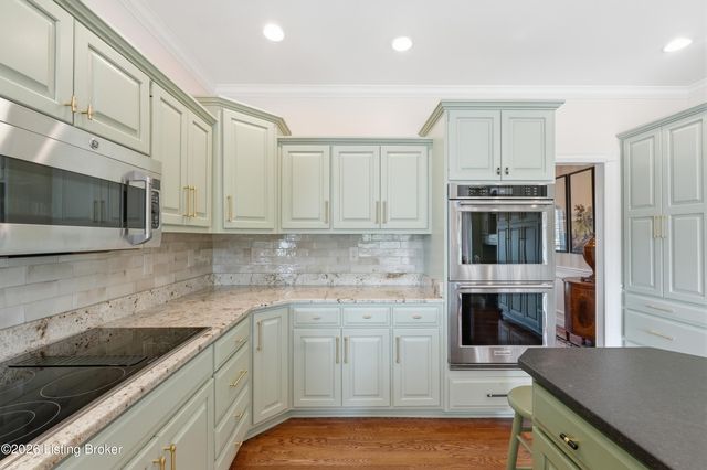 2013 Goshen Ln, Goshen, KY 40026