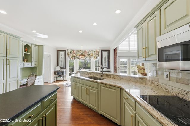 2013 Goshen Ln, Goshen, KY 40026