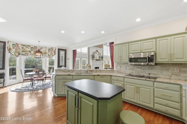 2013 Goshen Ln, Goshen, KY 40026