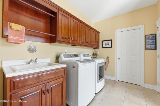 2013 Goshen Ln, Goshen, KY 40026
