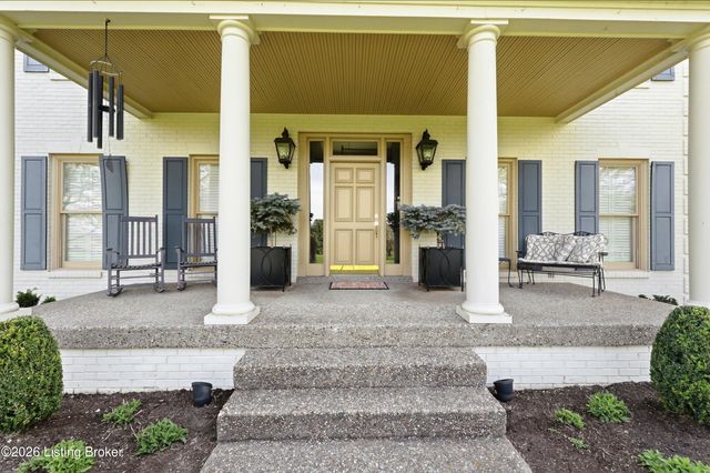 2013 Goshen Ln, Goshen, KY 40026
