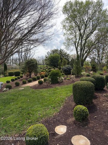 2013 Goshen Ln, Goshen, KY 40026