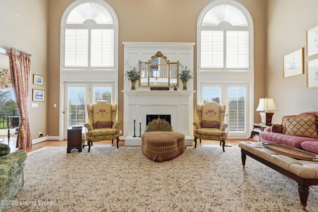2013 Goshen Ln, Goshen, KY 40026