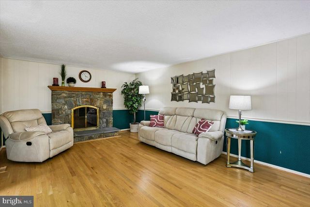 15709 INDIANOLA DR, Rockville, MD 20855