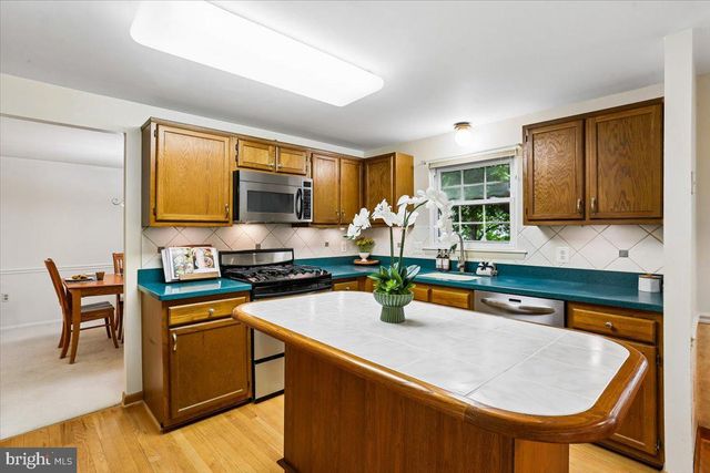 15709 INDIANOLA DR, Rockville, MD 20855