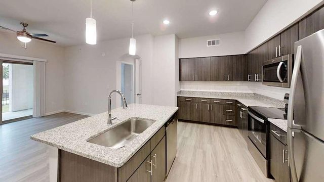 12001 Heatherly DR 2202, Austin, TX 78747