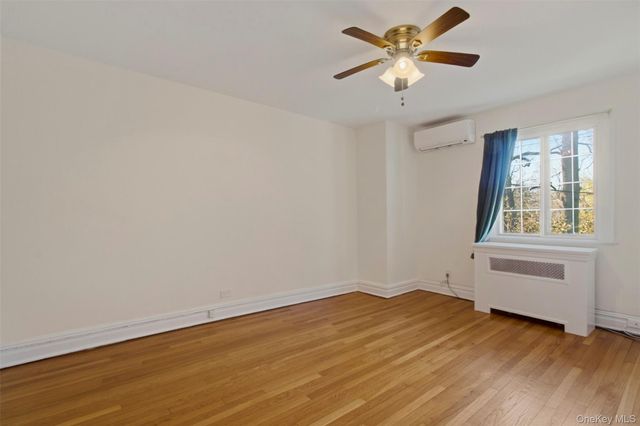 8 Parkway Drive, Pelham, NY 10803