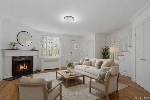 8 Parkway Drive, Pelham, NY 10803