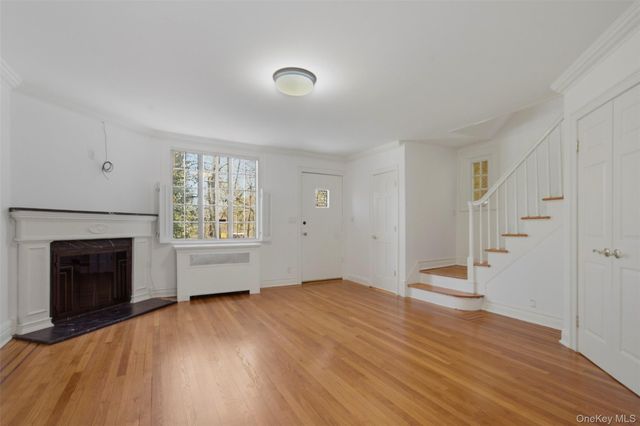 8 Parkway Drive, Pelham, NY 10803