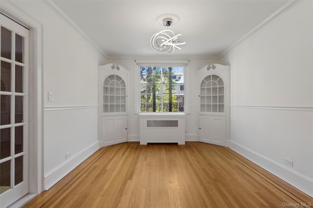 8 Parkway Drive, Pelham, NY 10803