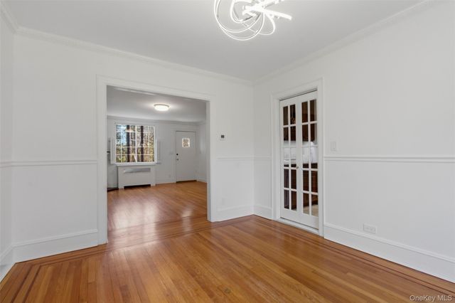 8 Parkway Drive, Pelham, NY 10803