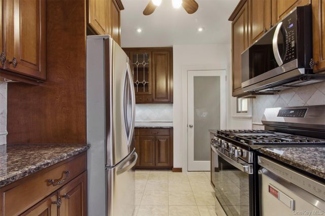 8 Parkway Drive, Pelham, NY 10803