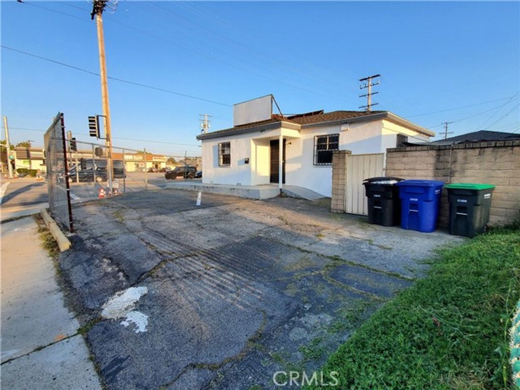 8858 Flower, Bellflower, CA 90706