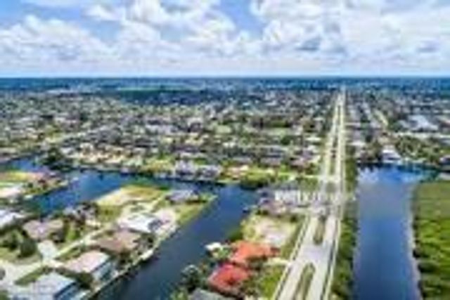 523 NW 25th Place, Cape Coral, FL 33993