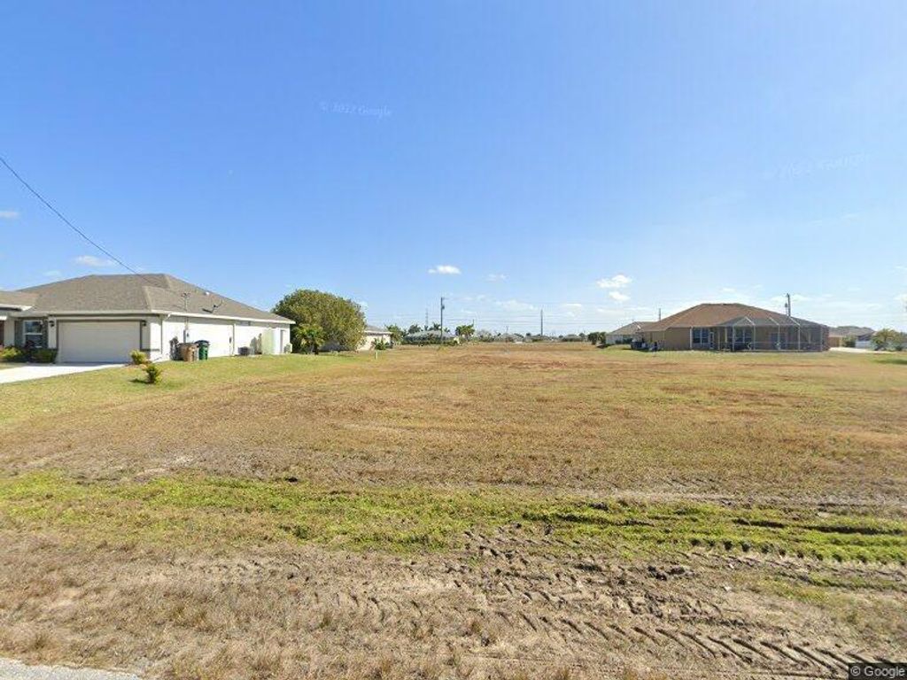 523 NW 25th Place, Cape Coral, FL 33993