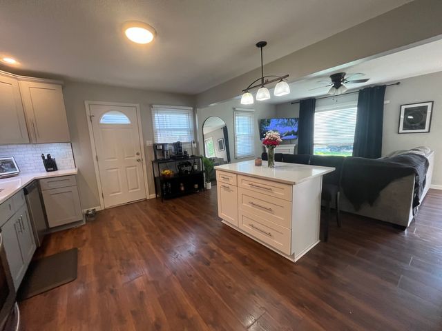 348 N Cleveland Avenue, Bradley, IL 60915