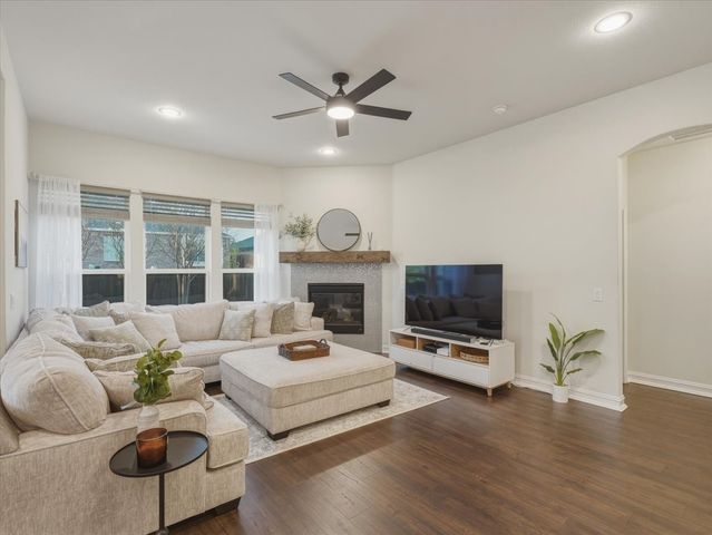 4844 Meadow Falls Drive, Fort Worth, TX 76244