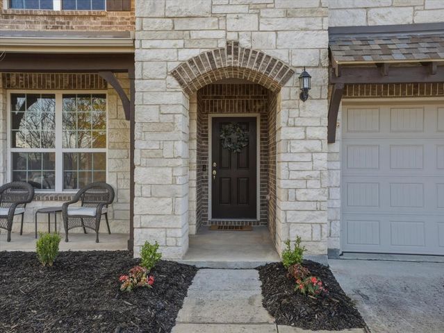 4844 Meadow Falls Drive, Fort Worth, TX 76244